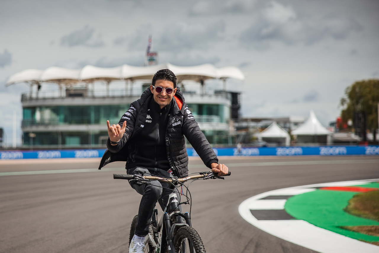 GP GRAN BRETAGNA, Esteban Ocon (FRA) Alpine F1 Team rides the circuit.
30.06.2022. Formula 1 World Championship, Rd 10, British Grand Prix, Silverstone, England, Preparation Day.
- www.xpbimages.com, EMail: requests@xpbimages.com © Copyright: Bearne / XPB Images