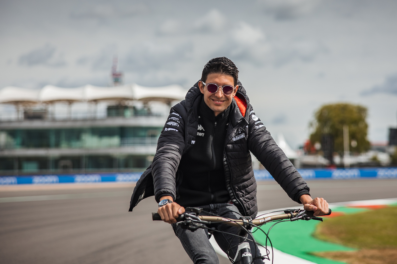 GP GRAN BRETAGNA, Esteban Ocon (FRA) Alpine F1 Team rides the circuit.
30.06.2022. Formula 1 World Championship, Rd 10, British Grand Prix, Silverstone, England, Preparation Day.
- www.xpbimages.com, EMail: requests@xpbimages.com © Copyright: Bearne / XPB Images