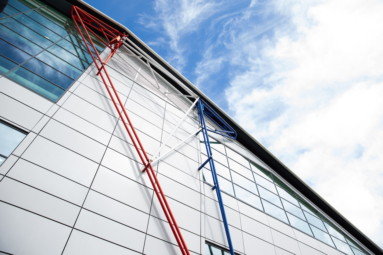 GP GRAN BRETAGNA, Circuit Atmosfera - Wing building.
30.06.2022. Formula 1 World Championship, Rd 10, British Grand Prix, Silverstone, England, Preparation Day.
- www.xpbimages.com, EMail: requests@xpbimages.com © Copyright: Rew / XPB Images