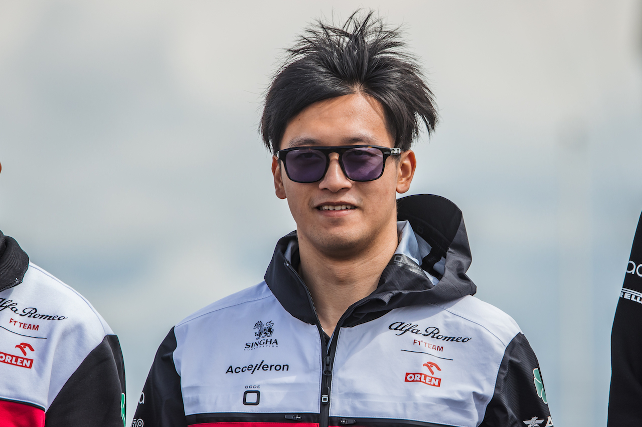 GP GRAN BRETAGNA, Guanyu Zhou (CHN) Alfa Romeo F1 Team walks the circuit.
30.06.2022. Formula 1 World Championship, Rd 10, British Grand Prix, Silverstone, England, Preparation Day.
- www.xpbimages.com, EMail: requests@xpbimages.com © Copyright: Bearne / XPB Images