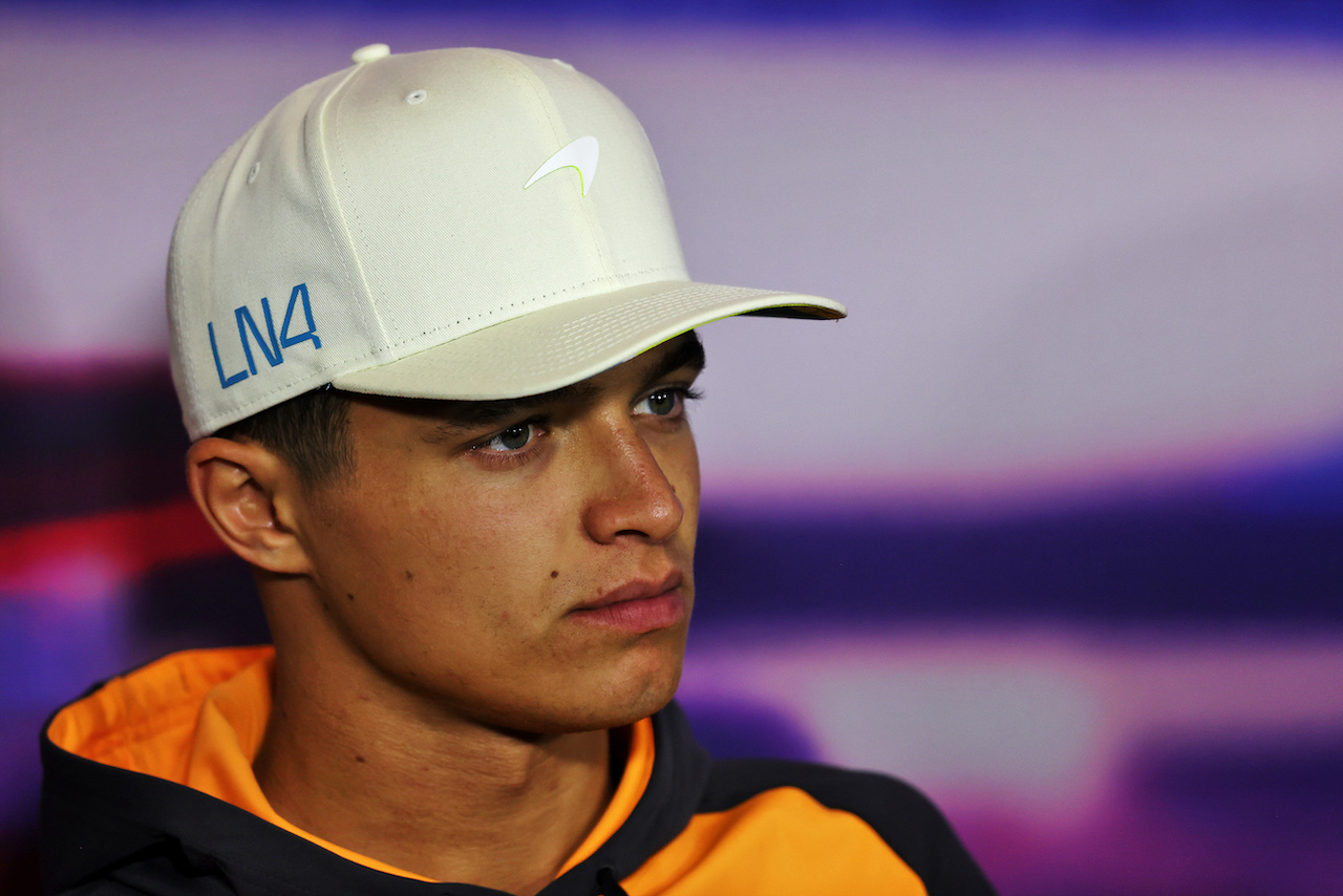 GP GRAN BRETAGNA, Lando Norris (GBR) McLaren in the FIA Press Conference.
30.06.2022. Formula 1 World Championship, Rd 10, British Grand Prix, Silverstone, England, Preparation Day.
- www.xpbimages.com, EMail: requests@xpbimages.com © Copyright: Moy / XPB Images