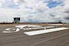 GP GRAN BRETAGNA, Circuit Atmosfera - Paramount branding being painted.
30.06.2022. Formula 1 World Championship, Rd 10, British Grand Prix, Silverstone, England, Preparation Day.
- www.xpbimages.com, EMail: requests@xpbimages.com © Copyright: Moy / XPB Images