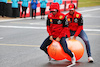 GP GRAN BRETAGNA, (L to R): Charles Leclerc (MON) Ferrari e Carlos Sainz Jr (ESP) Ferrari.
30.06.2022. Formula 1 World Championship, Rd 10, British Grand Prix, Silverstone, England, Preparation Day.
 - www.xpbimages.com, EMail: requests@xpbimages.com © Copyright: Coates / XPB Images