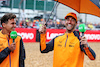GP GRAN BRETAGNA, (L to R): Lando Norris (GBR) McLaren with team mate Daniel Ricciardo (AUS) McLaren.
30.06.2022. Formula 1 World Championship, Rd 10, British Grand Prix, Silverstone, England, Preparation Day.
 - www.xpbimages.com, EMail: requests@xpbimages.com © Copyright: Coates / XPB Images