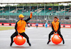 GP GRAN BRETAGNA, (L to R): Daniel Ricciardo (AUS) McLaren with team mate Lando Norris (GBR) McLaren.
30.06.2022. Formula 1 World Championship, Rd 10, British Grand Prix, Silverstone, England, Preparation Day.
 - www.xpbimages.com, EMail: requests@xpbimages.com © Copyright: Coates / XPB Images