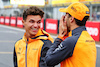 GP GRAN BRETAGNA, (L to R): Lando Norris (GBR) McLaren with team mate Daniel Ricciardo (AUS) McLaren.
30.06.2022. Formula 1 World Championship, Rd 10, British Grand Prix, Silverstone, England, Preparation Day.
 - www.xpbimages.com, EMail: requests@xpbimages.com © Copyright: Coates / XPB Images