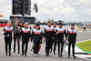 GP GRAN BRETAGNA, Guanyu Zhou (CHN) Alfa Romeo F1 Team walks the circuit with the team.
30.06.2022. Formula 1 World Championship, Rd 10, British Grand Prix, Silverstone, England, Preparation Day.
- www.xpbimages.com, EMail: requests@xpbimages.com © Copyright: Moy / XPB Images