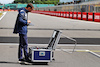 GP GRAN BRETAGNA, Circuit Atmosfera - AlphaTauri engineer.
30.06.2022. Formula 1 World Championship, Rd 10, British Grand Prix, Silverstone, England, Preparation Day.
- www.xpbimages.com, EMail: requests@xpbimages.com © Copyright: Moy / XPB Images