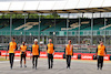 GP GRAN BRETAGNA, Lando Norris (GBR) McLaren walks the circuit with the team.
30.06.2022. Formula 1 World Championship, Rd 10, British Grand Prix, Silverstone, England, Preparation Day.
- www.xpbimages.com, EMail: requests@xpbimages.com © Copyright: Moy / XPB Images