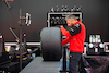 GP GRAN BRETAGNA, Ferrari / Pirelli tyre technician.
30.06.2022. Formula 1 World Championship, Rd 10, British Grand Prix, Silverstone, England, Preparation Day.
- www.xpbimages.com, EMail: requests@xpbimages.com © Copyright: Rew / XPB Images