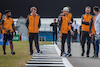 GP GRAN BRETAGNA, Lando Norris (GBR) McLaren walks the circuit with the team.
30.06.2022. Formula 1 World Championship, Rd 10, British Grand Prix, Silverstone, England, Preparation Day.
- www.xpbimages.com, EMail: requests@xpbimages.com © Copyright: Bearne / XPB Images