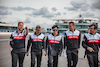 GP GRAN BRETAGNA, Guanyu Zhou (CHN) Alfa Romeo F1 Team walks the circuit with the team.
30.06.2022. Formula 1 World Championship, Rd 10, British Grand Prix, Silverstone, England, Preparation Day.
- www.xpbimages.com, EMail: requests@xpbimages.com © Copyright: Bearne / XPB Images