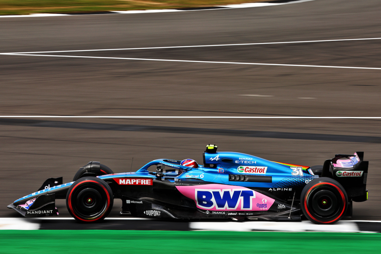 GP GRAN BRETAGNA, Esteban Ocon (FRA) Alpine F1 Team A522.
02.07.2022. Formula 1 World Championship, Rd 10, British Grand Prix, Silverstone, England, Qualifiche Day.
- www.xpbimages.com, EMail: requests@xpbimages.com © Copyright: Batchelor / XPB Images