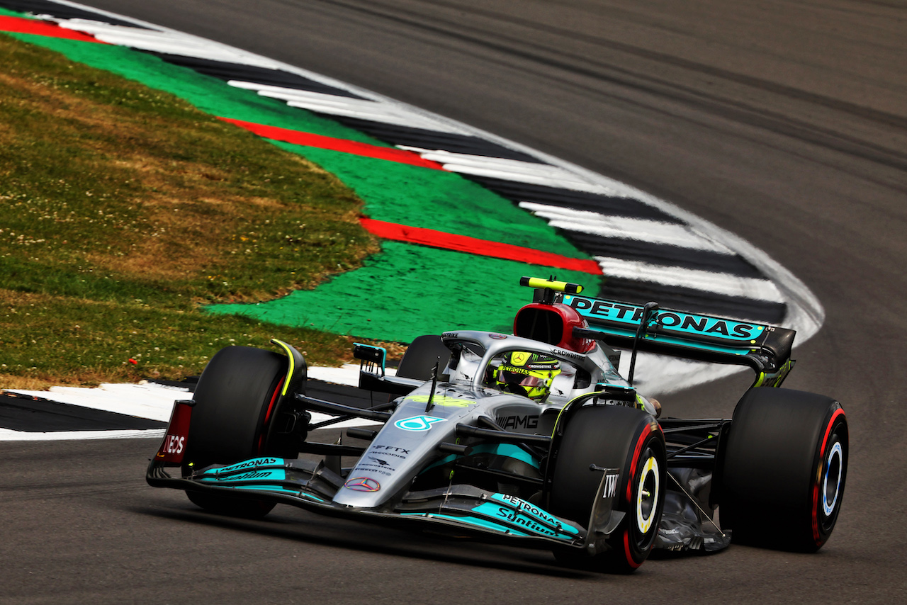 GP GRAN BRETAGNA, Lewis Hamilton (GBR) Mercedes AMG F1 W13.
02.07.2022. Formula 1 World Championship, Rd 10, British Grand Prix, Silverstone, England, Qualifiche Day.
- www.xpbimages.com, EMail: requests@xpbimages.com © Copyright: Batchelor / XPB Images
