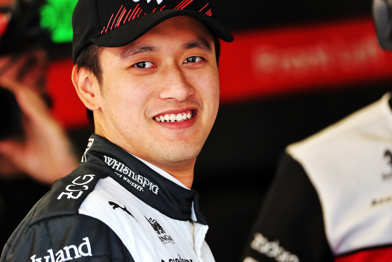 GP GRAN BRETAGNA, Guanyu Zhou (CHN) Alfa Romeo F1 Team.
02.07.2022. Formula 1 World Championship, Rd 10, British Grand Prix, Silverstone, England, Qualifiche Day.
- www.xpbimages.com, EMail: requests@xpbimages.com © Copyright: Davenport / XPB Images