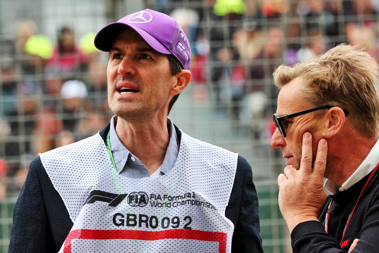 GP GRAN BRETAGNA, (L to R): Joseph Kosinski (USA) Filmmaker with Jonathan Nichols (GBR) FOM.
02.07.2022. Formula 1 World Championship, Rd 10, British Grand Prix, Silverstone, England, Qualifiche Day.
- www.xpbimages.com, EMail: requests@xpbimages.com © Copyright: Davenport / XPB Images
