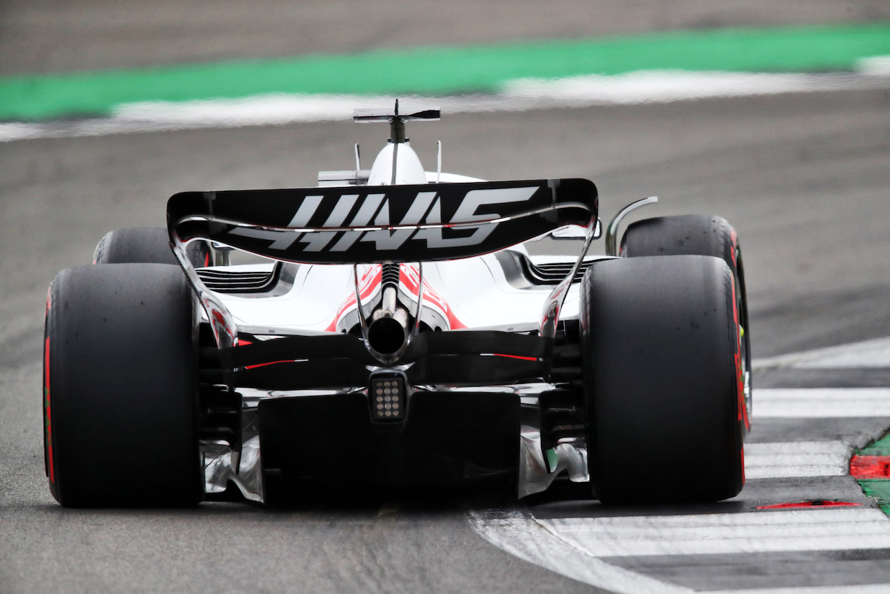 GP GRAN BRETAGNA, Kevin Magnussen (DEN) Haas VF-22.
02.07.2022. Formula 1 World Championship, Rd 10, British Grand Prix, Silverstone, England, Qualifiche Day.
 - www.xpbimages.com, EMail: requests@xpbimages.com © Copyright: Coates / XPB Images