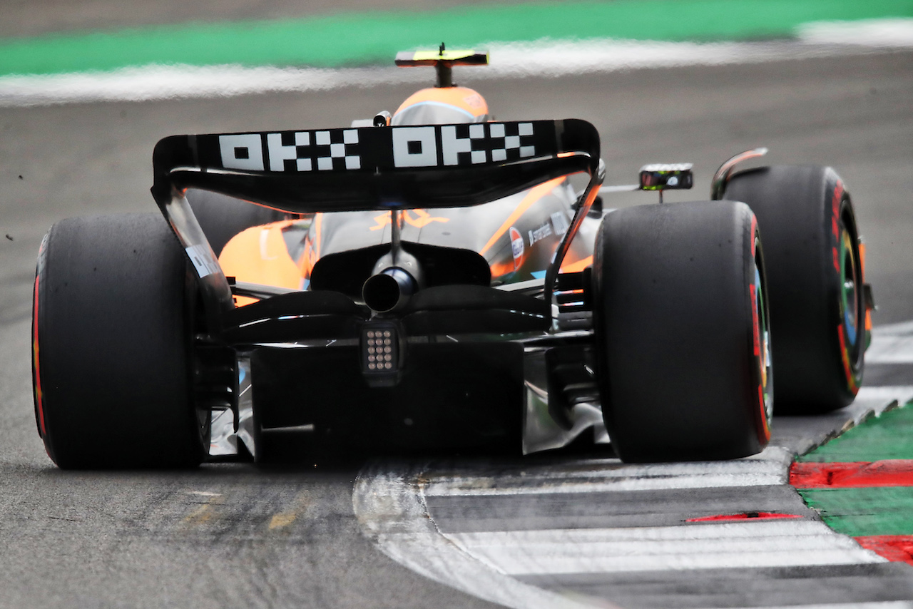 GP GRAN BRETAGNA, Lando Norris (GBR) McLaren MCL36.
02.07.2022. Formula 1 World Championship, Rd 10, British Grand Prix, Silverstone, England, Qualifiche Day.
 - www.xpbimages.com, EMail: requests@xpbimages.com © Copyright: Coates / XPB Images