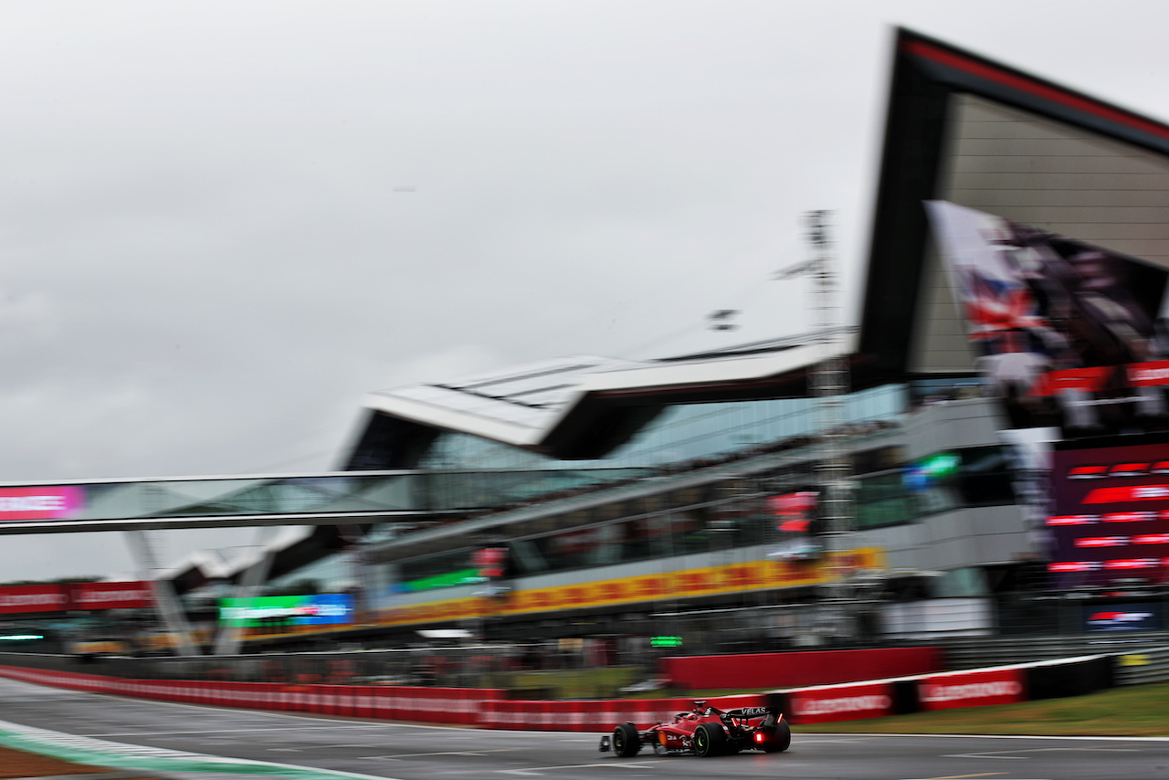 GP GRAN BRETAGNA, Charles Leclerc (MON) Ferrari F1-75.
02.07.2022. Formula 1 World Championship, Rd 10, British Grand Prix, Silverstone, England, Qualifiche Day.
 - www.xpbimages.com, EMail: requests@xpbimages.com © Copyright: Coates / XPB Images