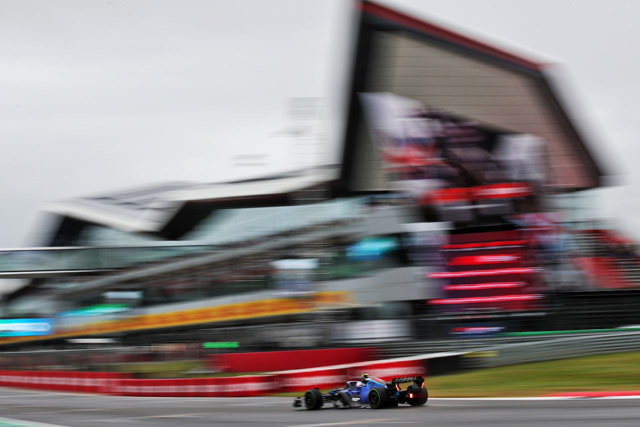 GP GRAN BRETAGNA, Nicholas Latifi (CDN) Williams Racing FW44.
02.07.2022. Formula 1 World Championship, Rd 10, British Grand Prix, Silverstone, England, Qualifiche Day.
 - www.xpbimages.com, EMail: requests@xpbimages.com © Copyright: Coates / XPB Images
