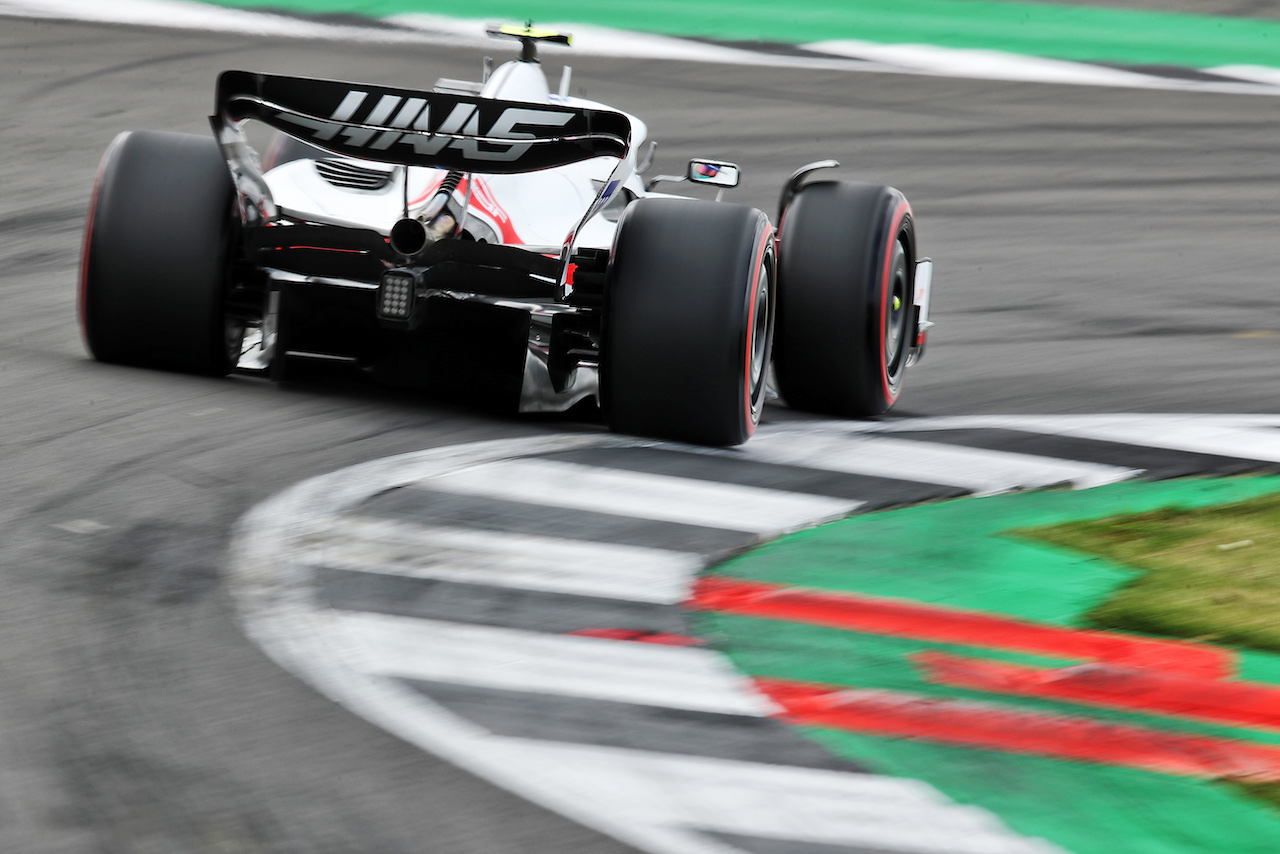 GP GRAN BRETAGNA, Mick Schumacher (GER) Haas VF-22.
02.07.2022. Formula 1 World Championship, Rd 10, British Grand Prix, Silverstone, England, Qualifiche Day.
 - www.xpbimages.com, EMail: requests@xpbimages.com © Copyright: Coates / XPB Images