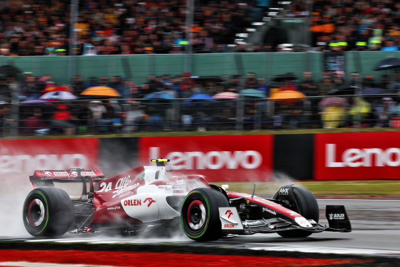 GP GRAN BRETAGNA, Guanyu Zhou (CHN) Alfa Romeo F1 Team C42.
02.07.2022. Formula 1 World Championship, Rd 10, British Grand Prix, Silverstone, England, Qualifiche Day.
- www.xpbimages.com, EMail: requests@xpbimages.com © Copyright: Batchelor / XPB Images