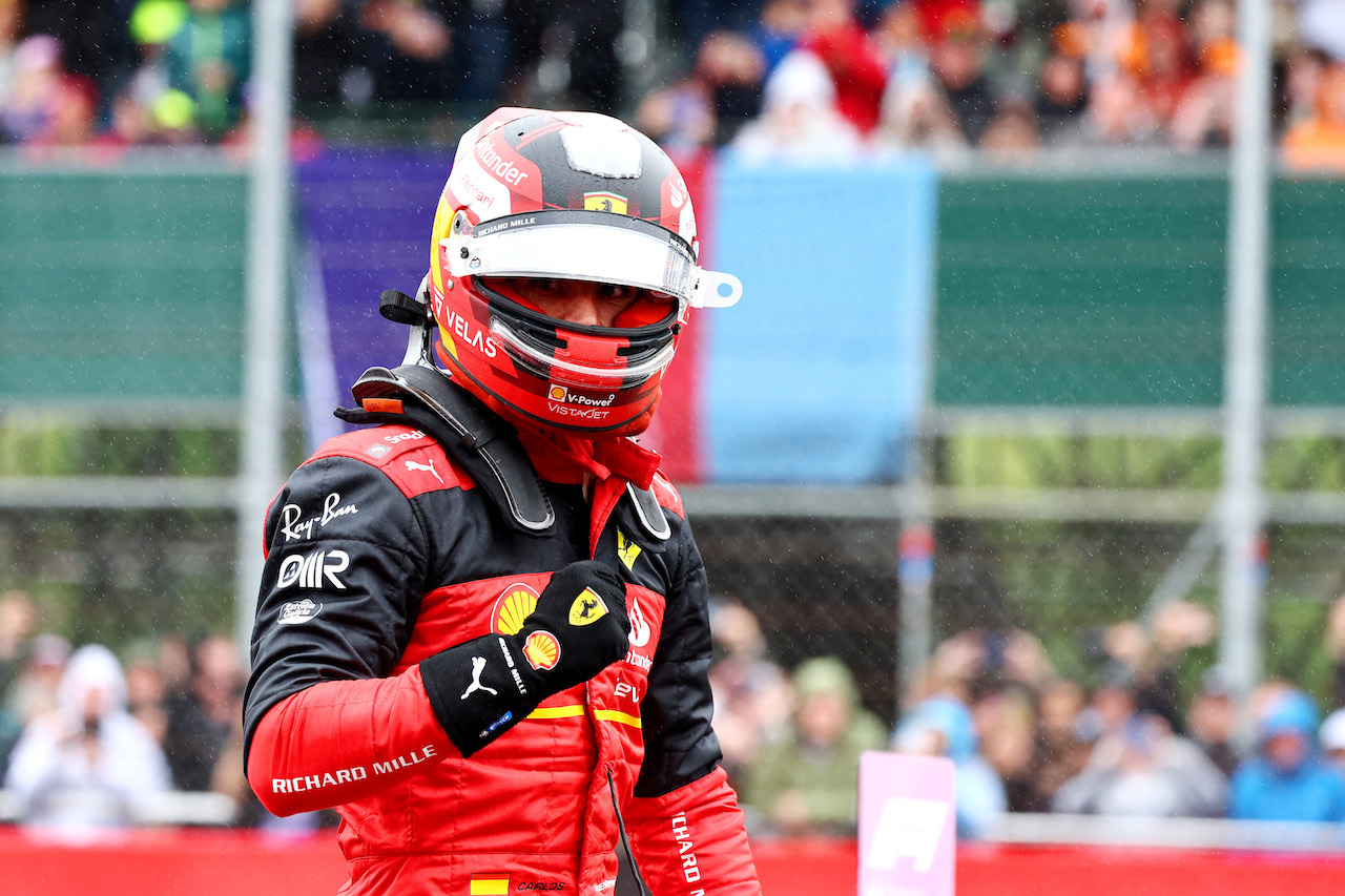 GP GRAN BRETAGNA, Pole for Carlos Sainz Jr (ESP) Ferrari F1-75.
02.07.2022. Formula 1 World Championship, Rd 10, British Grand Prix, Silverstone, England, Qualifiche Day.
- www.xpbimages.com, EMail: requests@xpbimages.com © Copyright: Batchelor / XPB Images