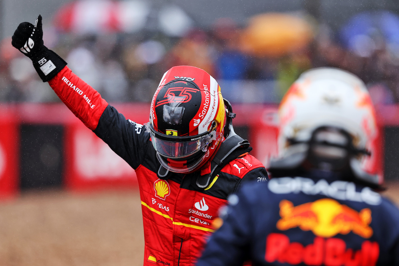 GP GRAN BRETAGNA, Carlos Sainz Jr (ESP) Ferrari celebrates his pole position in qualifying parc ferme.
02.07.2022. Formula 1 World Championship, Rd 10, British Grand Prix, Silverstone, England, Qualifiche Day.
- www.xpbimages.com, EMail: requests@xpbimages.com © Copyright: Moy / XPB Images