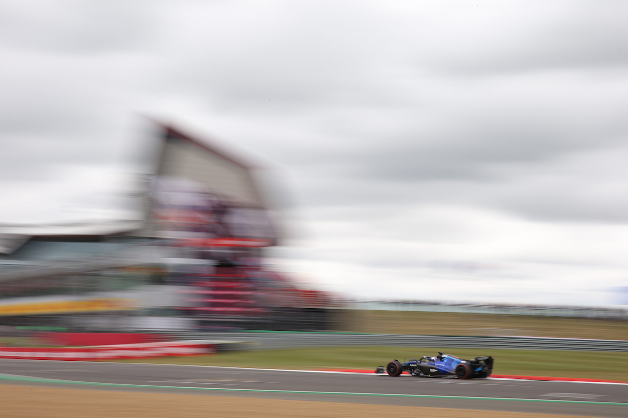 GP GRAN BRETAGNA, Nicholas Latifi (CDN) Williams Racing FW44.
02.07.2022. Formula 1 World Championship, Rd 10, British Grand Prix, Silverstone, England, Qualifiche Day.
- www.xpbimages.com, EMail: requests@xpbimages.com © Copyright: Rew / XPB Images