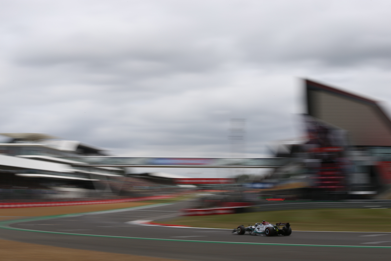 GP GRAN BRETAGNA, George Russell (GBR) Mercedes AMG F1 W13.
02.07.2022. Formula 1 World Championship, Rd 10, British Grand Prix, Silverstone, England, Qualifiche Day.
- www.xpbimages.com, EMail: requests@xpbimages.com © Copyright: Rew / XPB Images
