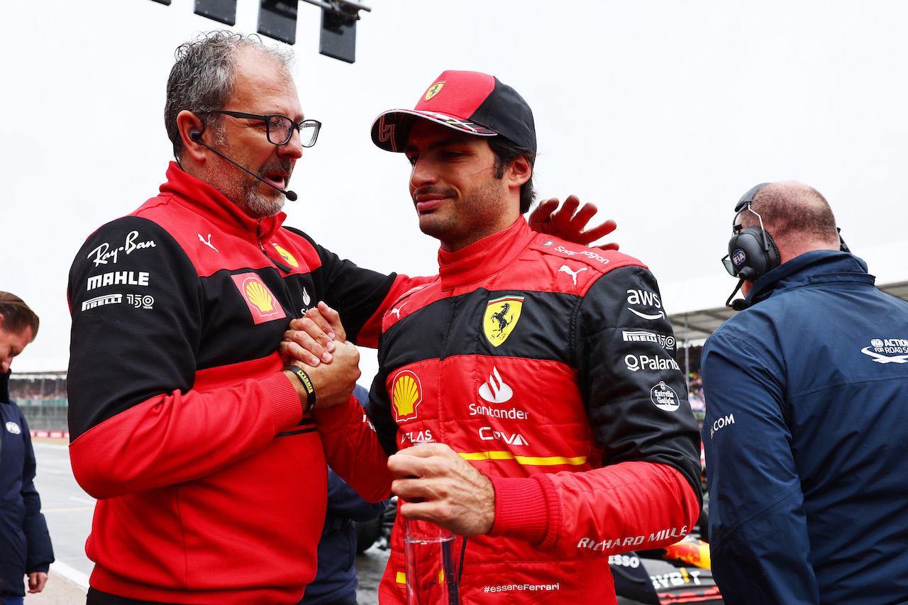 GP GRAN BRETAGNA, Pole for Carlos Sainz Jr (ESP) Ferrari F1-75.
02.07.2022. Formula 1 World Championship, Rd 10, British Grand Prix, Silverstone, England, Qualifiche Day.
- www.xpbimages.com, EMail: requests@xpbimages.com © Copyright: Batchelor / XPB Images