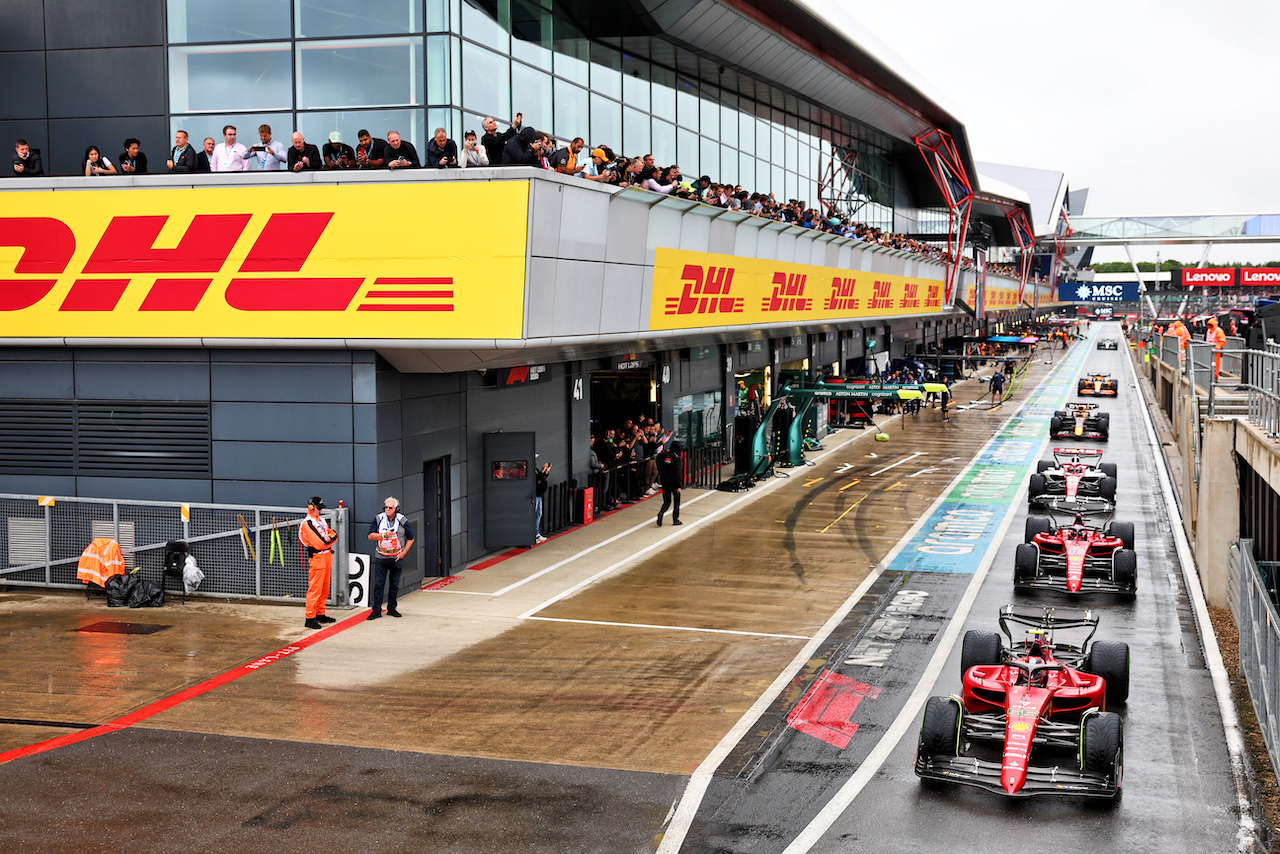 GP GRAN BRETAGNA, Carlos Sainz Jr (ESP) Ferrari F1-75 leaves the pits.
02.07.2022. Formula 1 World Championship, Rd 10, British Grand Prix, Silverstone, England, Qualifiche Day.
- www.xpbimages.com, EMail: requests@xpbimages.com © Copyright: Batchelor / XPB Images