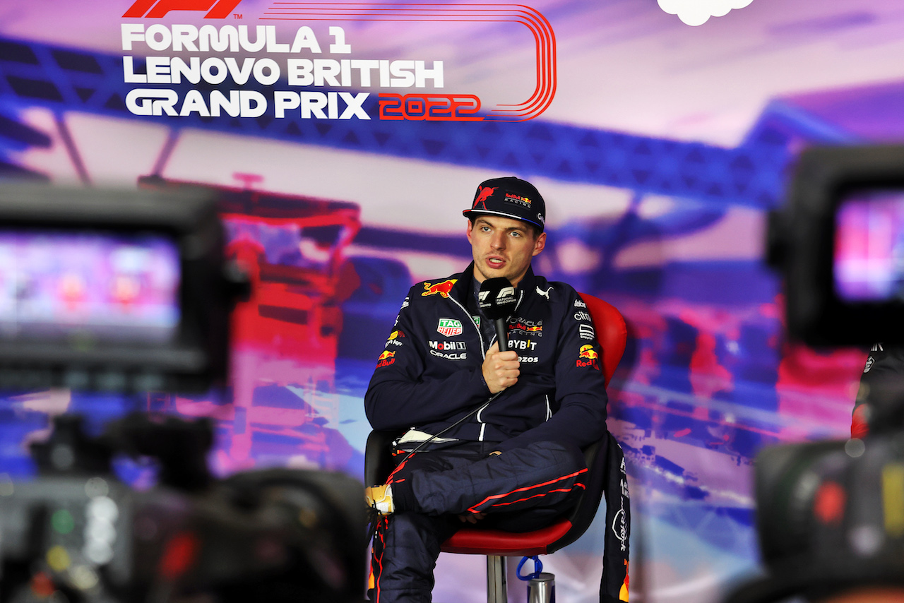 GP GRAN BRETAGNA, Max Verstappen (NLD) Red Bull Racing in the post qualifying FIA Press Conference.
02.07.2022. Formula 1 World Championship, Rd 10, British Grand Prix, Silverstone, England, Qualifiche Day.
- www.xpbimages.com, EMail: requests@xpbimages.com © Copyright: Davenport / XPB Images