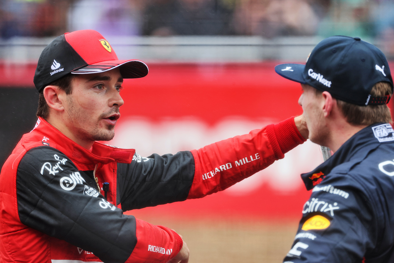 GP GRAN BRETAGNA, (L to R): Charles Leclerc (MON) Ferrari with Max Verstappen (NLD) Red Bull Racing in qualifying parc ferme.
02.07.2022. Formula 1 World Championship, Rd 10, British Grand Prix, Silverstone, England, Qualifiche Day.
- www.xpbimages.com, EMail: requests@xpbimages.com © Copyright: Davenport / XPB Images