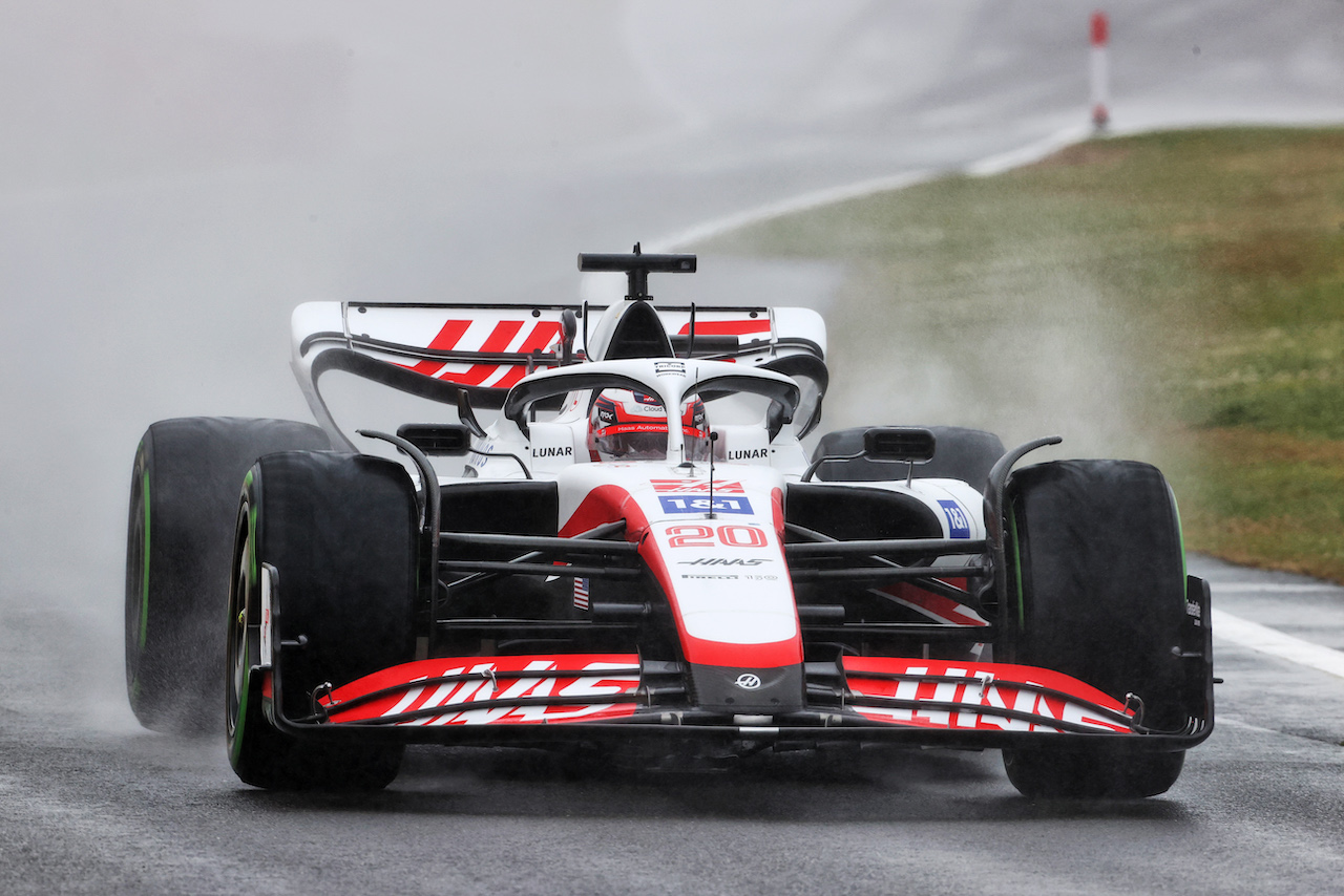 GP GRAN BRETAGNA, Kevin Magnussen (DEN) Haas VF-22.
02.07.2022. Formula 1 World Championship, Rd 10, British Grand Prix, Silverstone, England, Qualifiche Day.
- www.xpbimages.com, EMail: requests@xpbimages.com © Copyright: Davenport / XPB Images