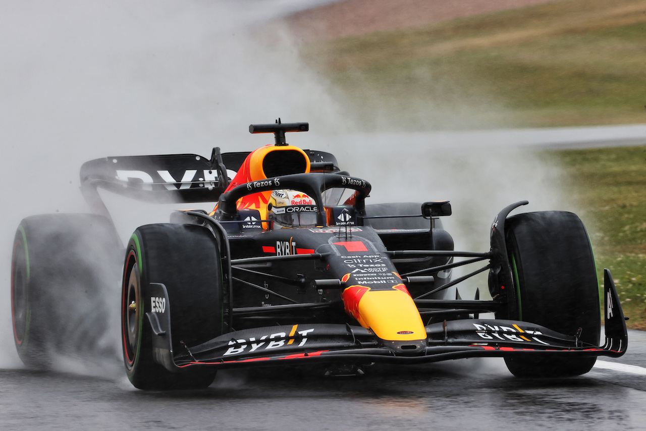 GP GRAN BRETAGNA, Max Verstappen (NLD) Red Bull Racing RB18.
02.07.2022. Formula 1 World Championship, Rd 10, British Grand Prix, Silverstone, England, Qualifiche Day.
- www.xpbimages.com, EMail: requests@xpbimages.com © Copyright: Davenport / XPB Images