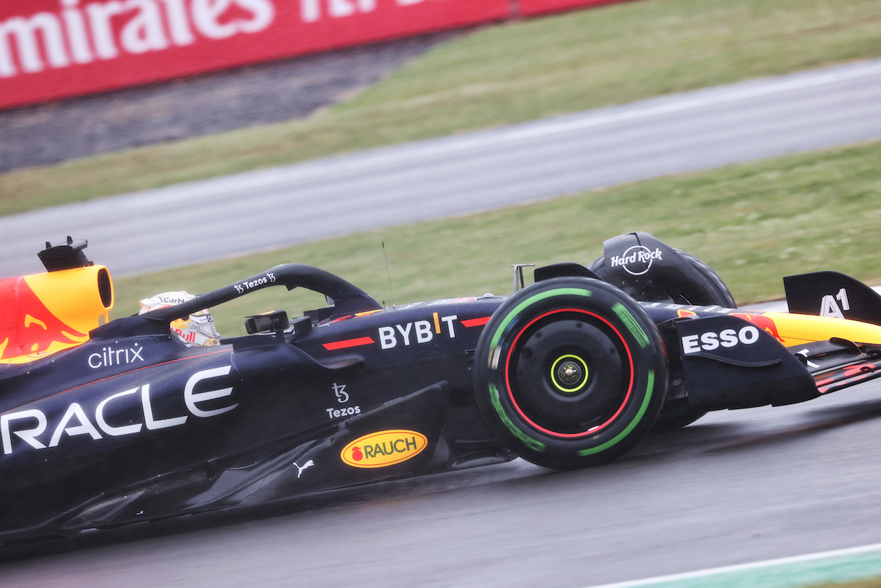 GP GRAN BRETAGNA, Max Verstappen (NLD) Red Bull Racing RB18.
02.07.2022. Formula 1 World Championship, Rd 10, British Grand Prix, Silverstone, England, Qualifiche Day.
- www.xpbimages.com, EMail: requests@xpbimages.com © Copyright: Davenport / XPB Images