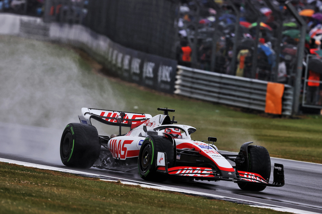 GP GRAN BRETAGNA, Kevin Magnussen (DEN) Haas VF-22.
02.07.2022. Formula 1 World Championship, Rd 10, British Grand Prix, Silverstone, England, Qualifiche Day.
- www.xpbimages.com, EMail: requests@xpbimages.com © Copyright: Moy / XPB Images