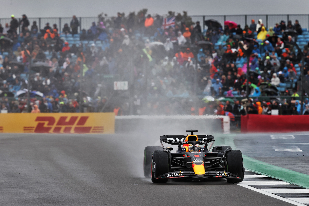 GP GRAN BRETAGNA, Max Verstappen (NLD) Red Bull Racing RB18.
02.07.2022. Formula 1 World Championship, Rd 10, British Grand Prix, Silverstone, England, Qualifiche Day.
- www.xpbimages.com, EMail: requests@xpbimages.com © Copyright: Moy / XPB Images