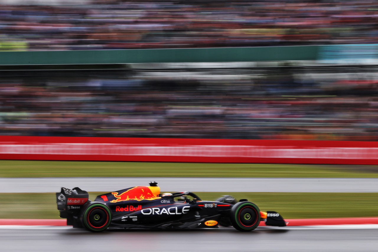 GP GRAN BRETAGNA, Max Verstappen (NLD) Red Bull Racing RB18.
02.07.2022. Formula 1 World Championship, Rd 10, British Grand Prix, Silverstone, England, Qualifiche Day.
- www.xpbimages.com, EMail: requests@xpbimages.com © Copyright: Moy / XPB Images
