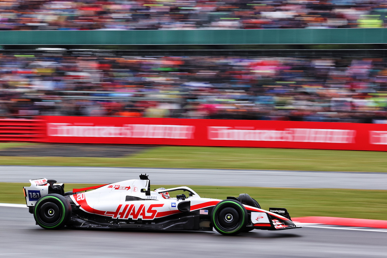 GP GRAN BRETAGNA, Kevin Magnussen (DEN) Haas VF-22.
02.07.2022. Formula 1 World Championship, Rd 10, British Grand Prix, Silverstone, England, Qualifiche Day.
- www.xpbimages.com, EMail: requests@xpbimages.com © Copyright: Davenport / XPB Images