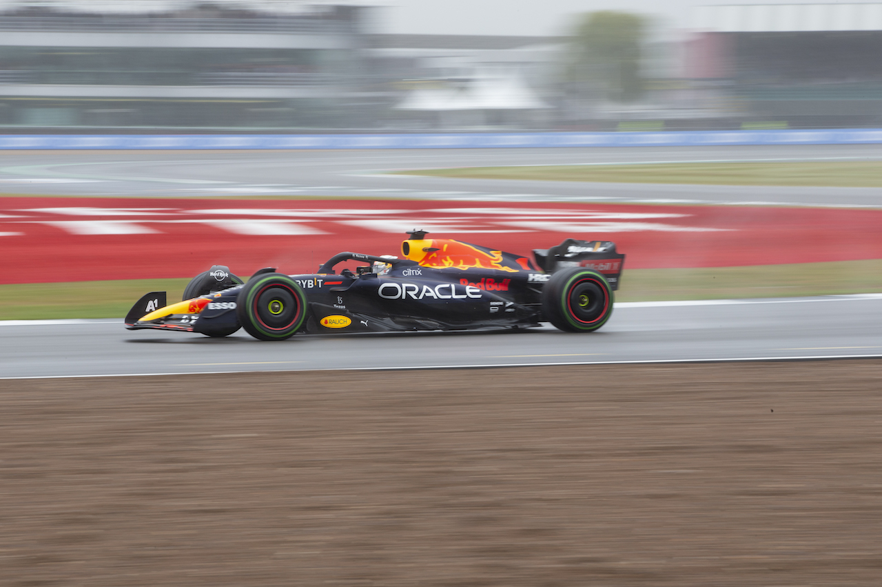 GP GRAN BRETAGNA, Max Verstappen (NLD) Red Bull Racing RB18.
02.07.2022. Formula 1 World Championship, Rd 10, British Grand Prix, Silverstone, England, Qualifiche Day.
- www.xpbimages.com, EMail: requests@xpbimages.com © Copyright: Rew / XPB Images