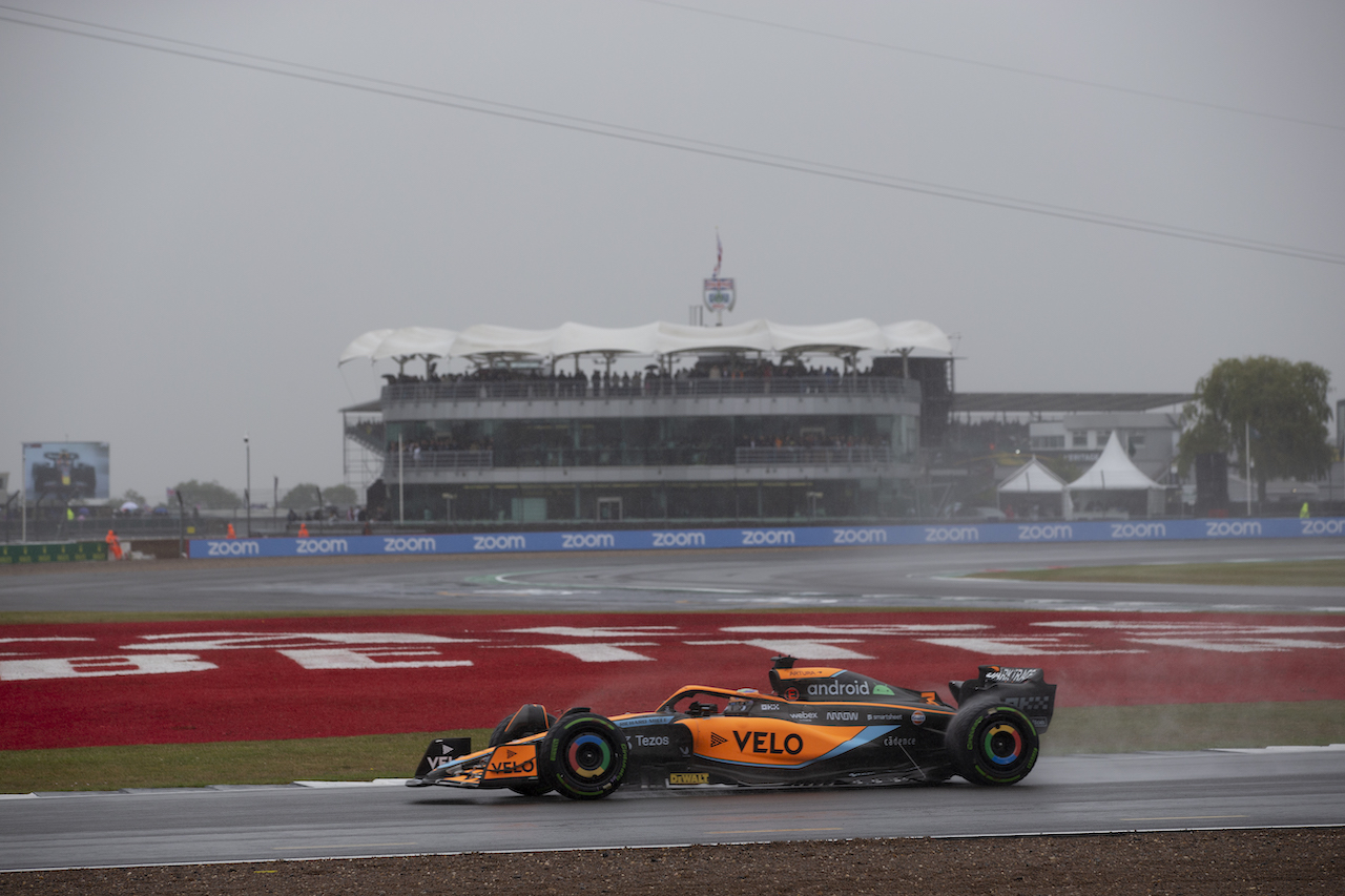 GP GRAN BRETAGNA, Daniel Ricciardo (AUS) McLaren MCL36.
02.07.2022. Formula 1 World Championship, Rd 10, British Grand Prix, Silverstone, England, Qualifiche Day.
- www.xpbimages.com, EMail: requests@xpbimages.com © Copyright: Rew / XPB Images