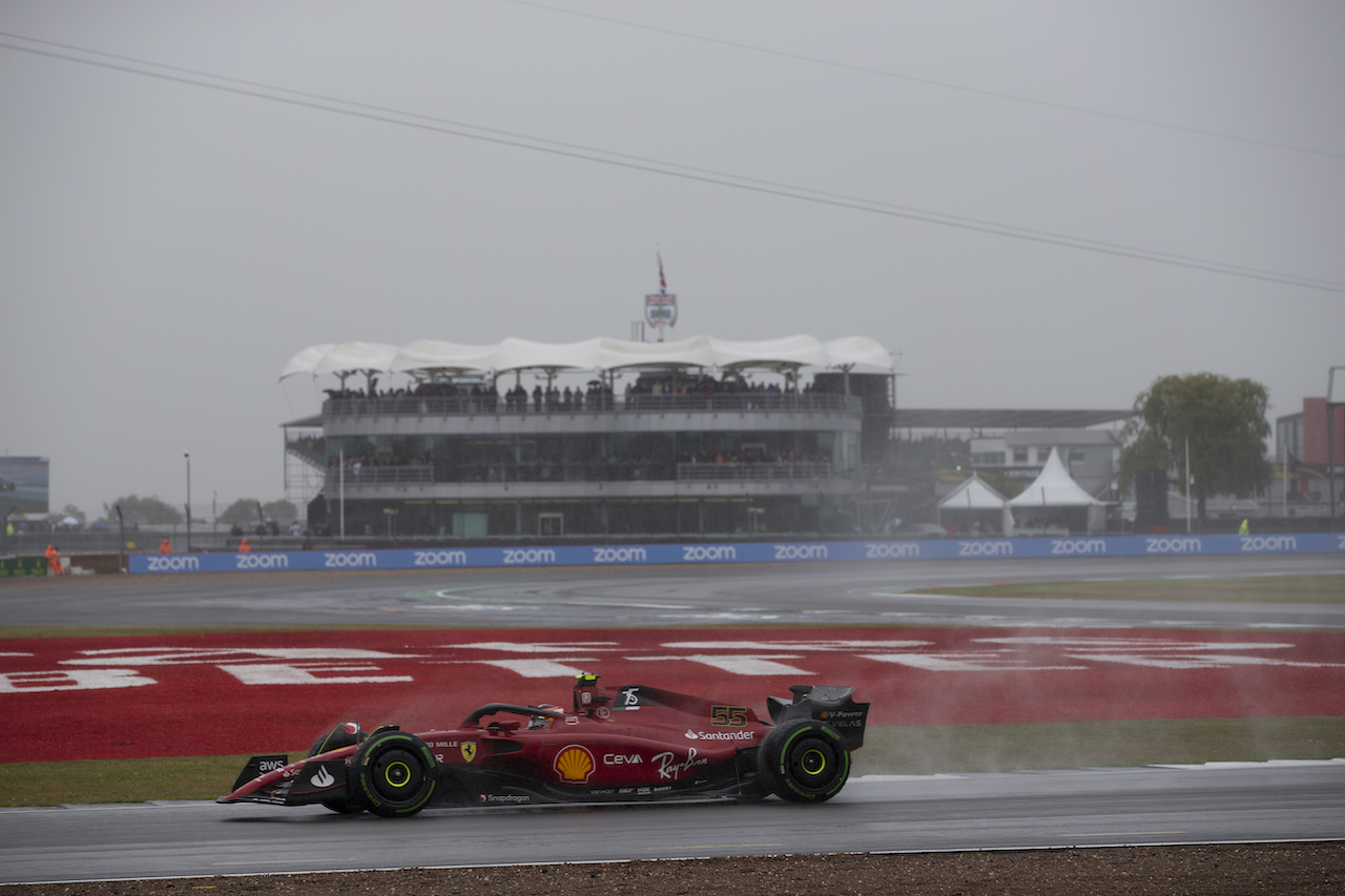 GP GRAN BRETAGNA, Carlos Sainz Jr (ESP) Ferrari F1-75.
02.07.2022. Formula 1 World Championship, Rd 10, British Grand Prix, Silverstone, England, Qualifiche Day.
- www.xpbimages.com, EMail: requests@xpbimages.com © Copyright: Rew / XPB Images