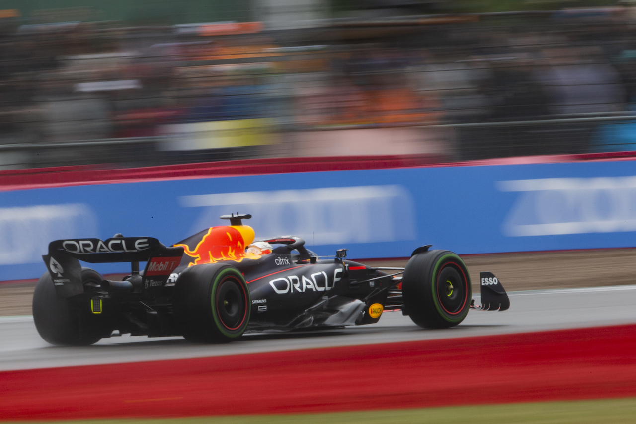 GP GRAN BRETAGNA, Max Verstappen (NLD) Red Bull Racing RB18.
02.07.2022. Formula 1 World Championship, Rd 10, British Grand Prix, Silverstone, England, Qualifiche Day.
- www.xpbimages.com, EMail: requests@xpbimages.com © Copyright: Rew / XPB Images