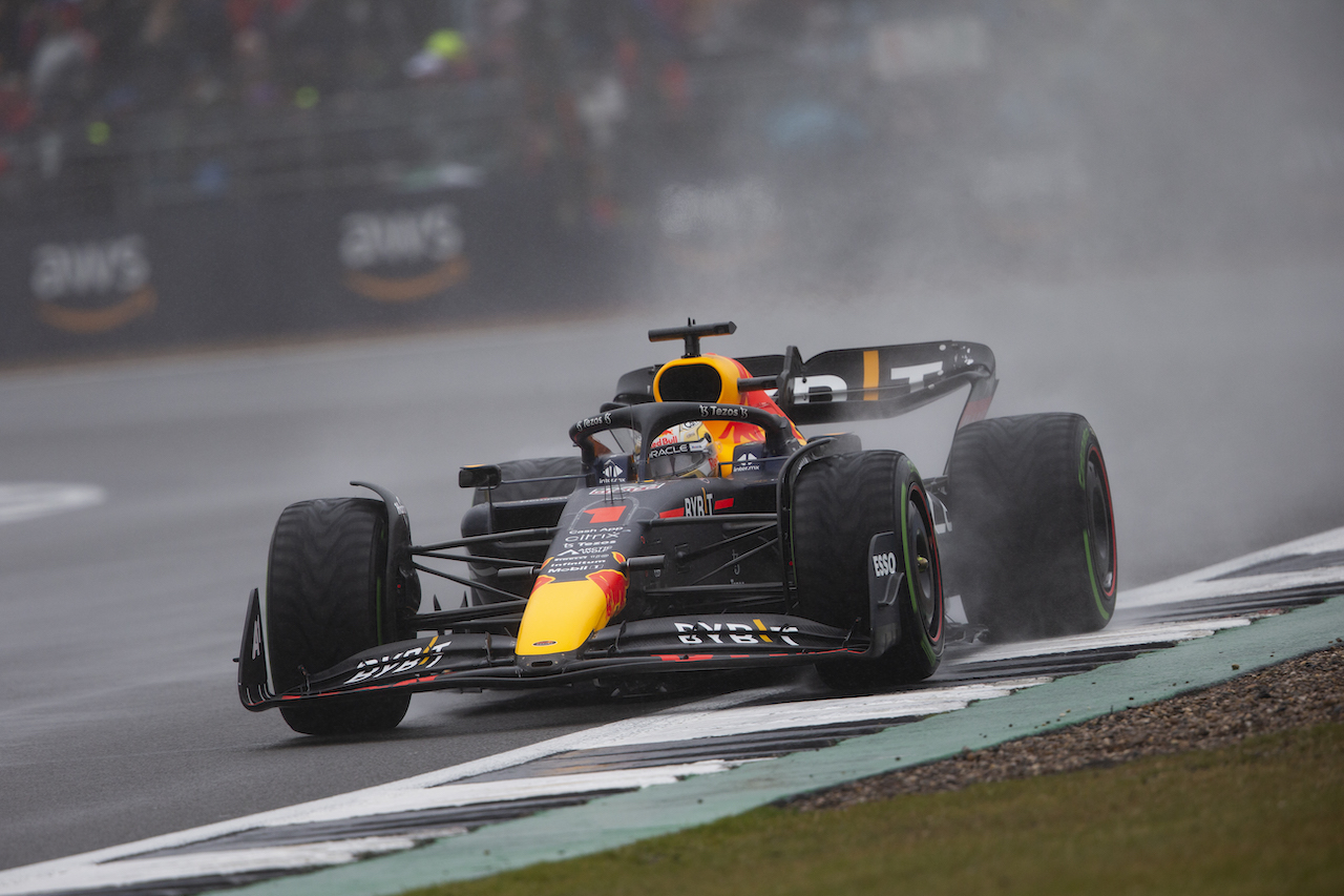 GP GRAN BRETAGNA, Max Verstappen (NLD) Red Bull Racing RB18.
02.07.2022. Formula 1 World Championship, Rd 10, British Grand Prix, Silverstone, England, Qualifiche Day.
- www.xpbimages.com, EMail: requests@xpbimages.com © Copyright: Rew / XPB Images