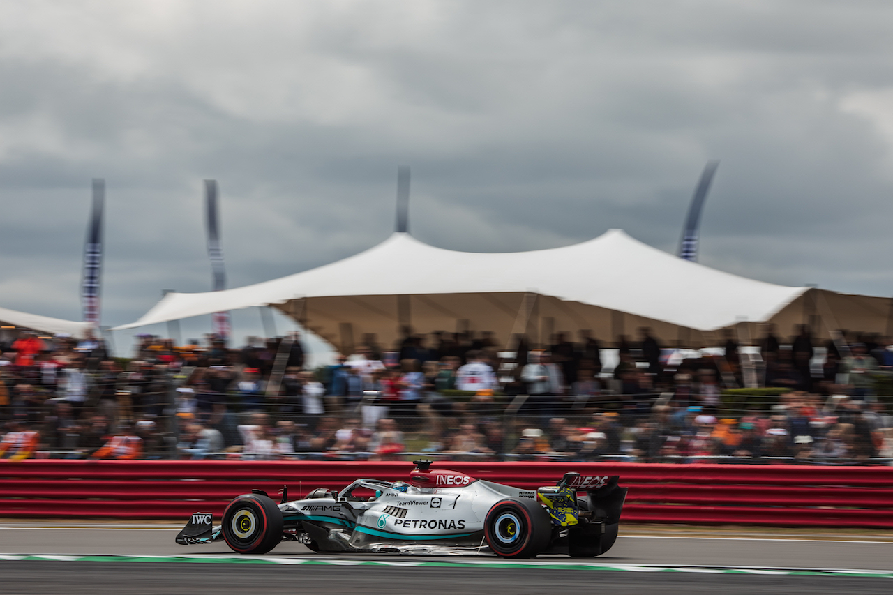 GP GRAN BRETAGNA, George Russell (GBR) Mercedes AMG F1 W13.
02.07.2022. Formula 1 World Championship, Rd 10, British Grand Prix, Silverstone, England, Qualifiche Day.
- www.xpbimages.com, EMail: requests@xpbimages.com © Copyright: Bearne / XPB Images