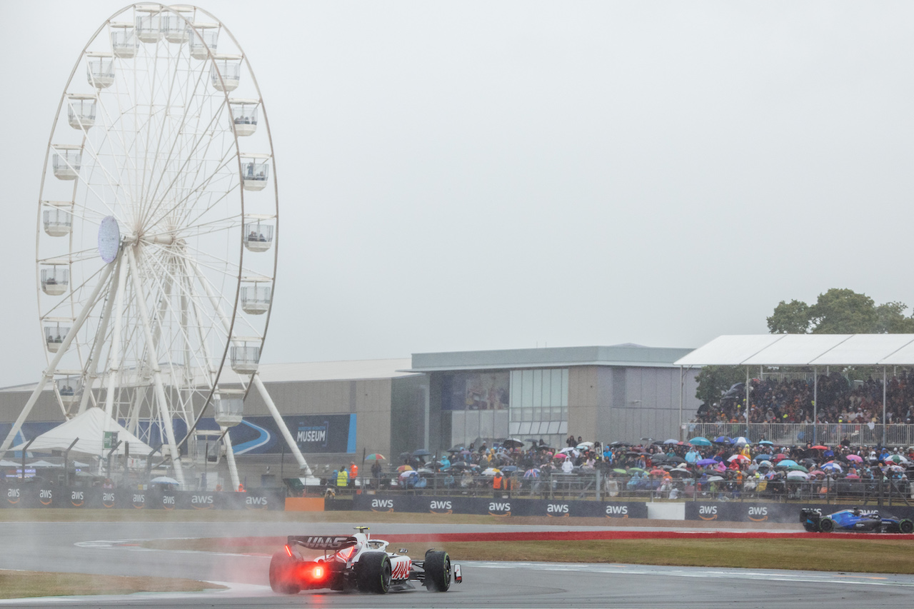 GP GRAN BRETAGNA, Mick Schumacher (GER) Haas VF-22.
02.07.2022. Formula 1 World Championship, Rd 10, British Grand Prix, Silverstone, England, Qualifiche Day.
- www.xpbimages.com, EMail: requests@xpbimages.com © Copyright: Bearne / XPB Images