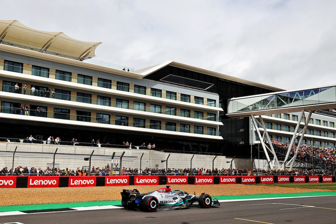 GP GRAN BRETAGNA, George Russell (GBR) Mercedes AMG F1 W13.
02.07.2022. Formula 1 World Championship, Rd 10, British Grand Prix, Silverstone, England, Qualifiche Day.
- www.xpbimages.com, EMail: requests@xpbimages.com © Copyright: Moy / XPB Images