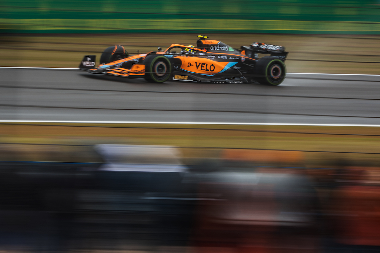 GP GRAN BRETAGNA, Lando Norris (GBR) McLaren MCL36.
02.07.2022. Formula 1 World Championship, Rd 10, British Grand Prix, Silverstone, England, Qualifiche Day.
- www.xpbimages.com, EMail: requests@xpbimages.com © Copyright: Bearne / XPB Images